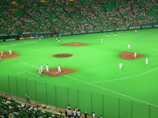 内野守備練習中