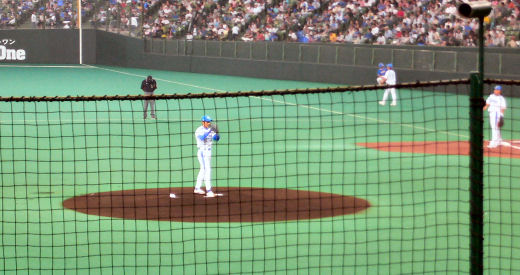 先発の西口