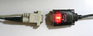 左がタブレット、右が変換ケーブル